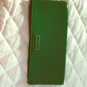 COLE HAAN GREEN CLUTCH